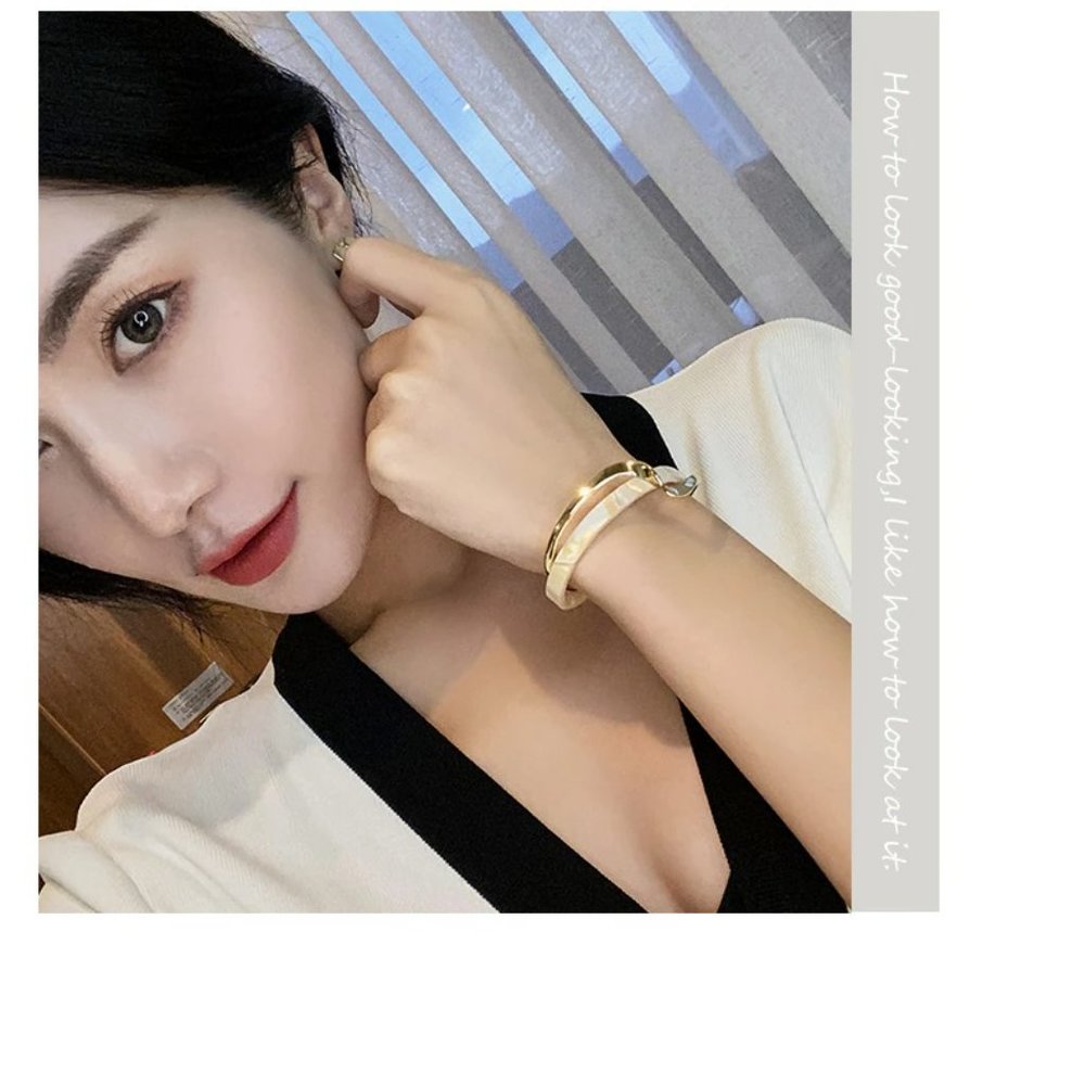 Simple White Gold Shellfish Board Bend Metal Geometric Overlap Bracelet - Picture 3 of 8